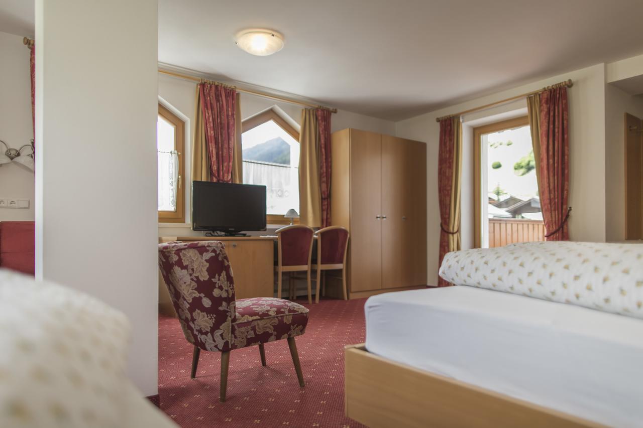 Hotel Neuwirt Cadipietra Extérieur photo
