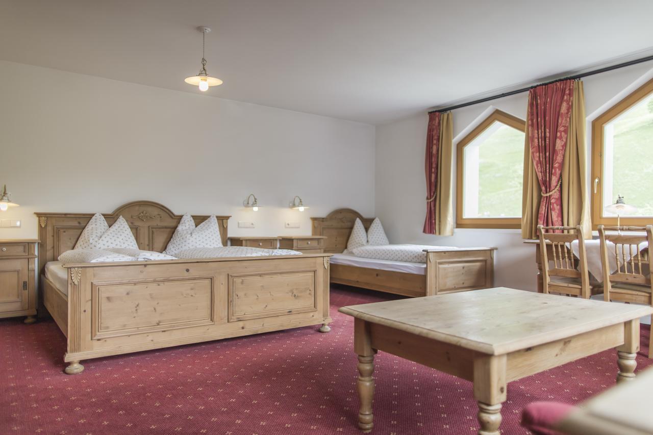 Hotel Neuwirt Cadipietra Extérieur photo